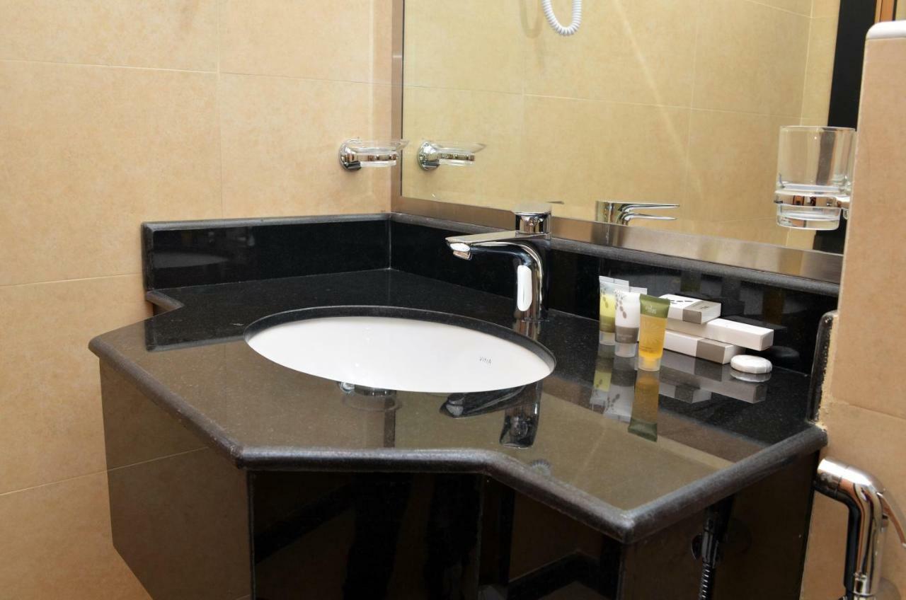 Nooh Tower Apartment Al Hidd Bagian luar foto