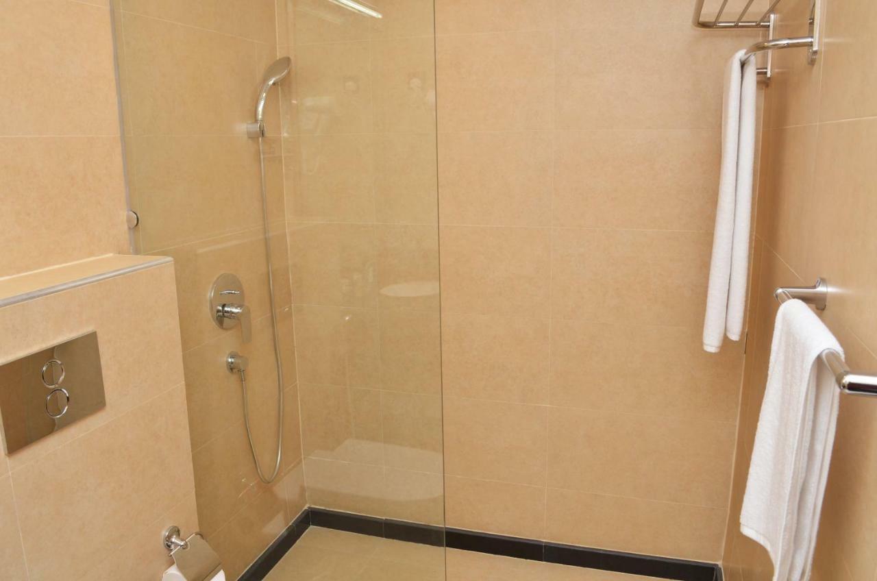 Nooh Tower Apartment Al Hidd Bagian luar foto